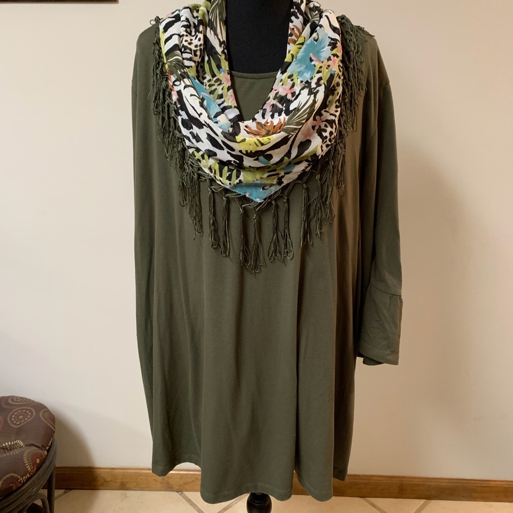 Catherine’s top with fringe scarf, 4X